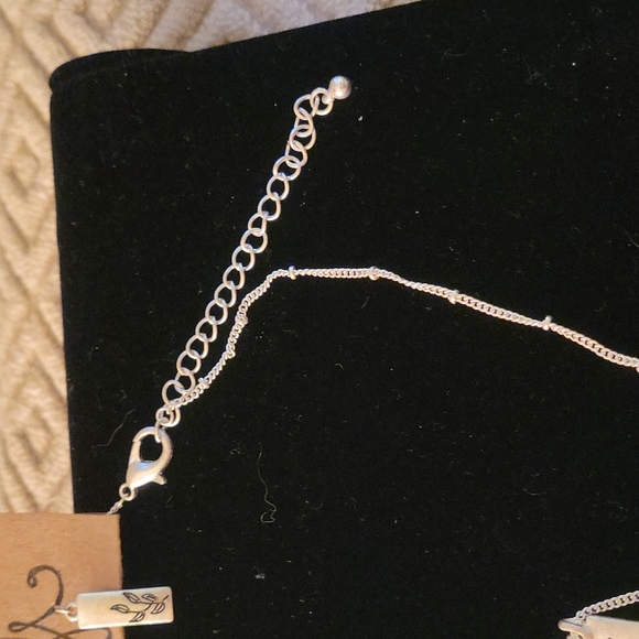 BELIEVE necklace and earrings - Picture 5 of 5